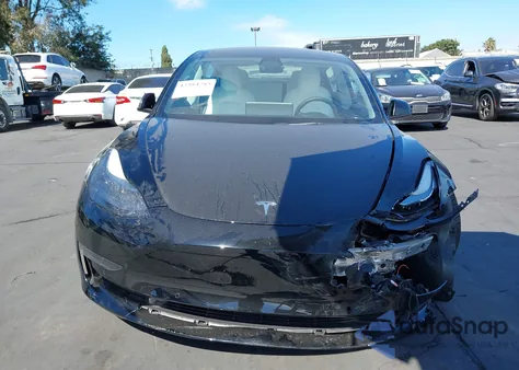 2022 Tesla Model 3 Long Range Dual Motor All-Wheel Drive z USA, uszkodzony, nr VIN 5YJ3E1EB4NF137966